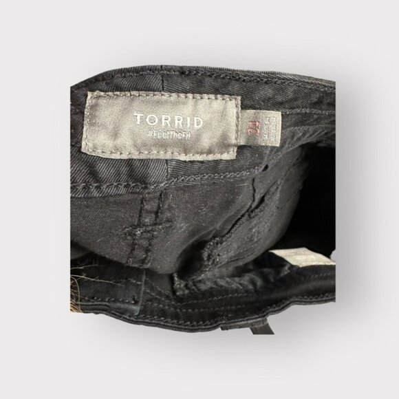 Women’s Torrid Black 3.5 Inch Military Stretch Twill Mid-Rise Short 24R - Picture 9 of 10